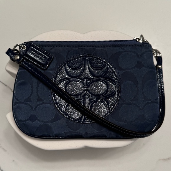 ❤️Coach Wristlet Canvas and Patent Leather - Picture 4 of 6
